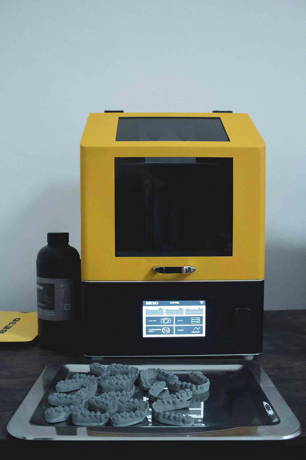 Stampante 3D fotografata nel laboratorio Ortholab Catalano